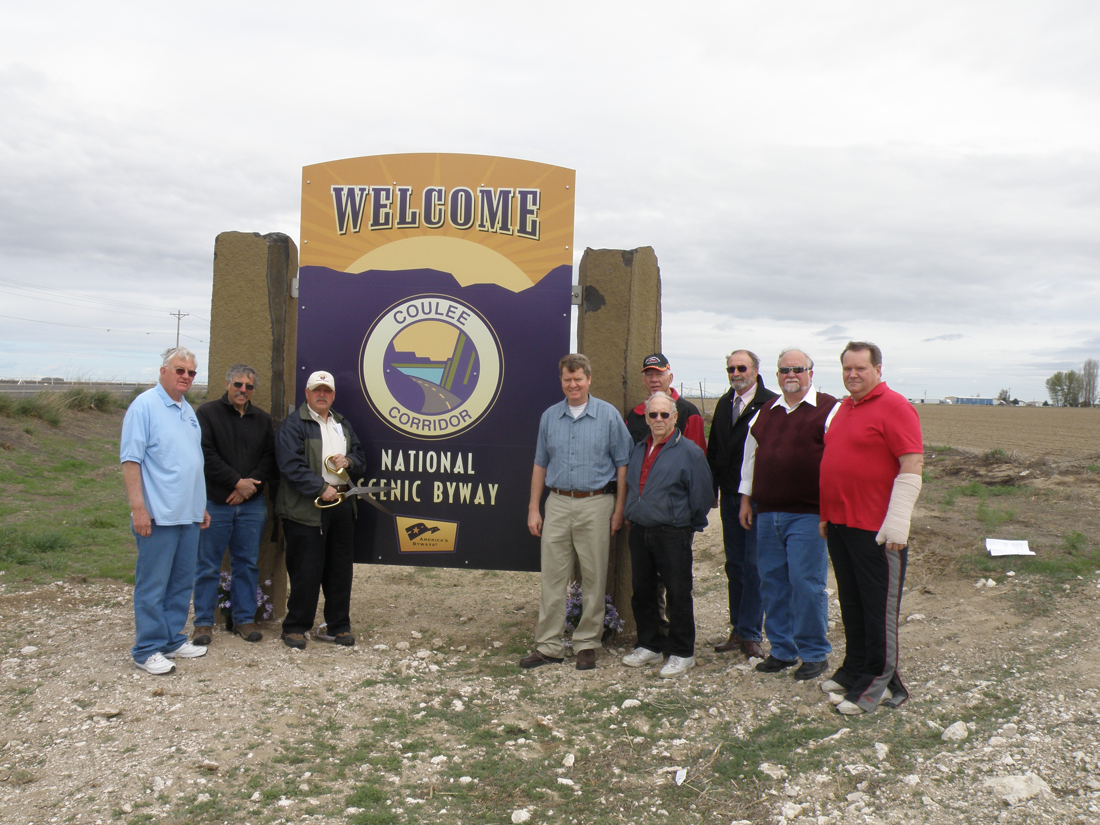 SSignRibbonCutting2012.JPG